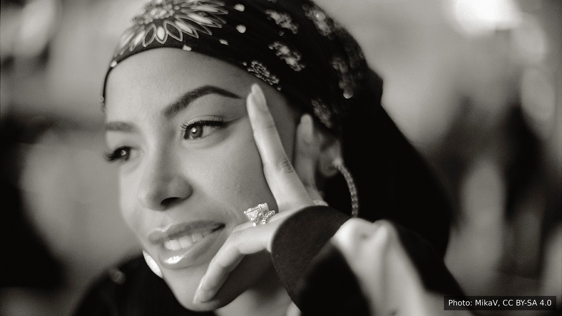 Aaliyah smiling in Berlin, 2000