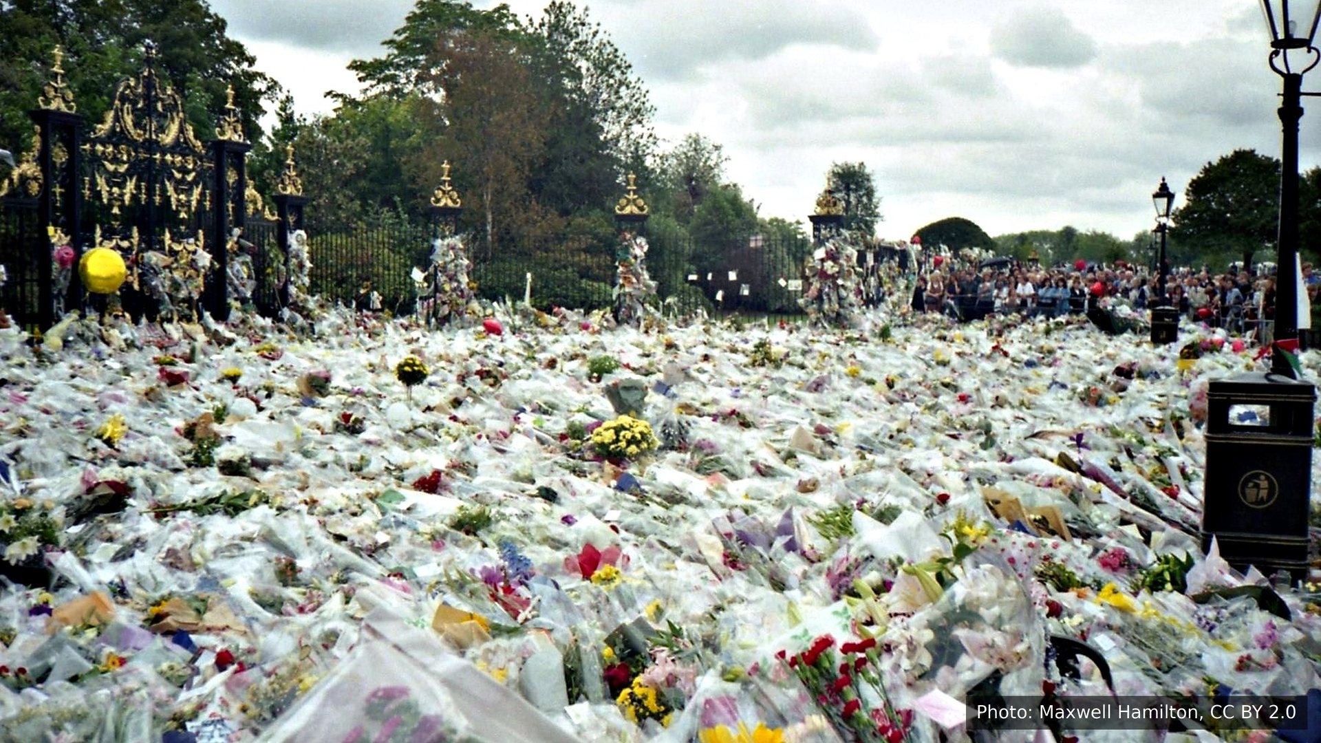 The sea of flowers outside Kensington Palace, 1997