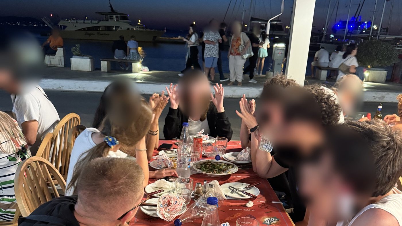 Souvlaki and gyros on the Naxos waterfront in the evening